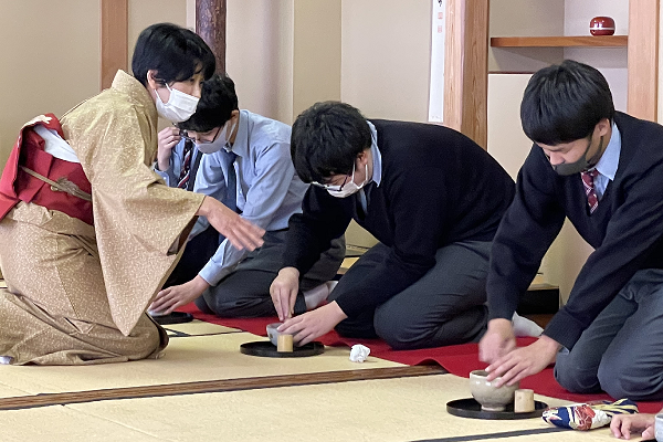 （前編）茶道と剣道を5年間必修にする文字通りの文武両道教育