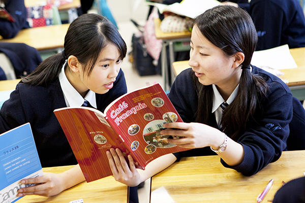 大妻中野中学校_本格的なフランス語を学べるのも大妻中野ならでは!