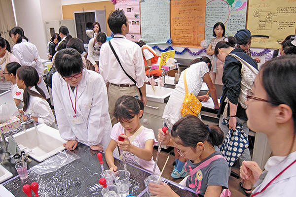 洗足学園中学高等学校_小学生を対象に行われた理科の体験授業!
