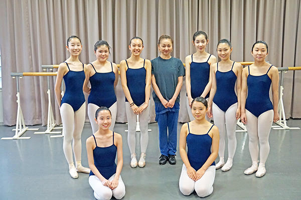 聖セシリア女子中学校_藤井直子先生とクラシックバレエ部の生徒たち！