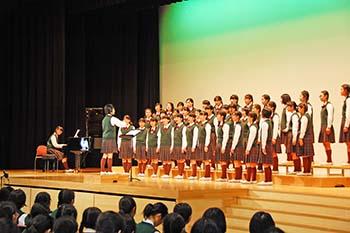国府台女子学院中学校_合唱コンクールではクラスが一体となり、それぞれのメロディを奏でます♪
