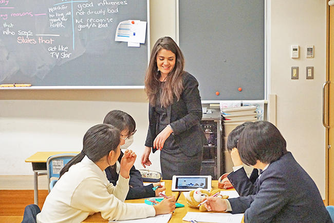 共立女子中学校_高校生対象の英会話講座ではタブレットも使って「4技能」を磨き上げます!