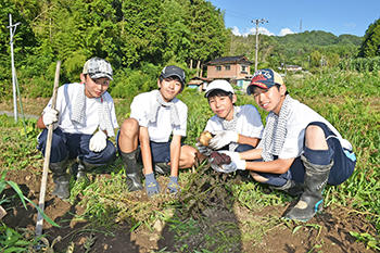 桜美林中学校_サマースクールでの農業体験