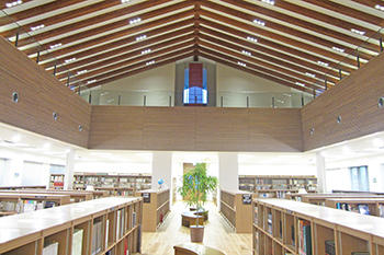 大妻多摩中学校_200席超の自習室を持つ３階建ての新図書館、アカデメイア棟