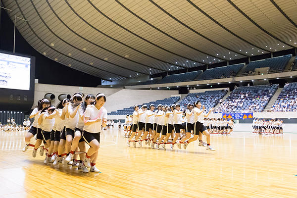 品川女子学院_体育祭では実行委員を全校生徒から募集！生徒自治のもと、すべての運営を行います。