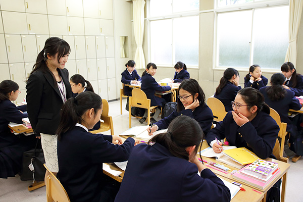 江戸川女子中学校_65分授業を午前中に３コマ、午後に２コマ実施（平日）