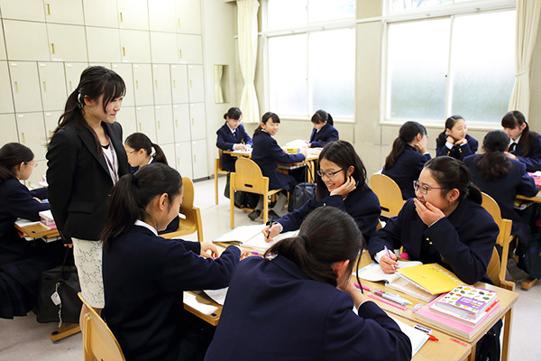 江戸川女子中学校_65分授業を午前中に3コマ、午後に2コマ実施(平日)