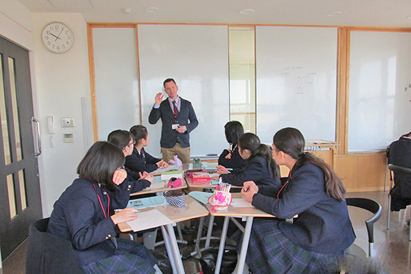 江戸川女子中学校_中学で2500語以上の語彙を習得する、ハイレベルな授業を展開
