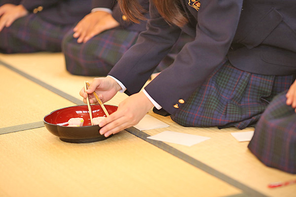 江戸川女子中学校_中１で「茶道