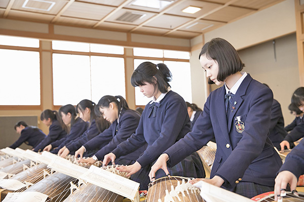 江戸川女子中学校_中２で「箏曲」