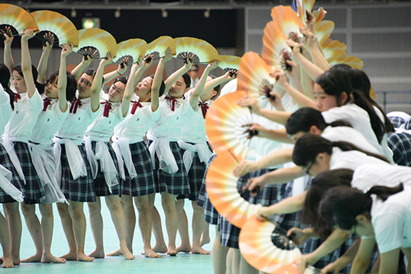 富士見_高３生による「扇の舞」は下級生たちの憧れです。