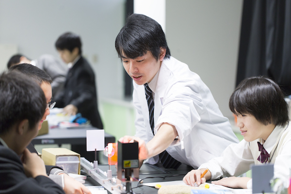 八王子学園_理科1と2で交互に毎週実験