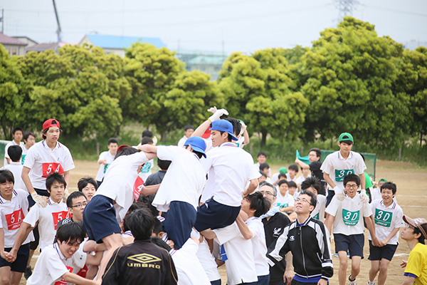 自修館中等教育学校_１学期には、生徒が企画・運営するスポーツ大会が行われる