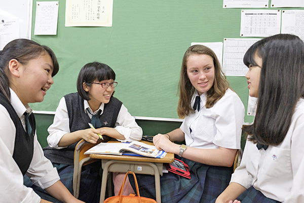 関東学院中学校_異文化理解に力を入れる関東学院には留学生たちの姿も！