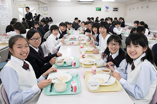 東京家政大学附属_美味しいスクールランチにみんな大満足♪