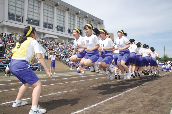 国府台女子学院中学校_中学の運動会。中3クラス対抗の「レッツジャンプ」