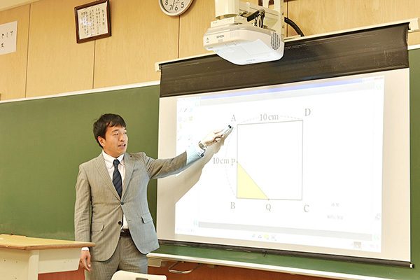 ニ松學舍柏_ICTの導入により板書の時間も短縮