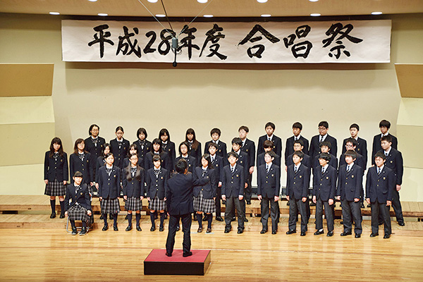 ニ松學舍柏_年間行事も豊富に用意されています（写真は合唱祭）