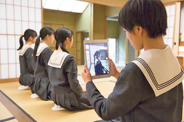 聖徳大学附属女子中学校_iPadが活用