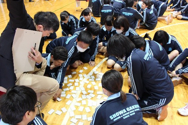 昭和学院中学校_生徒が企画した百人一首大会