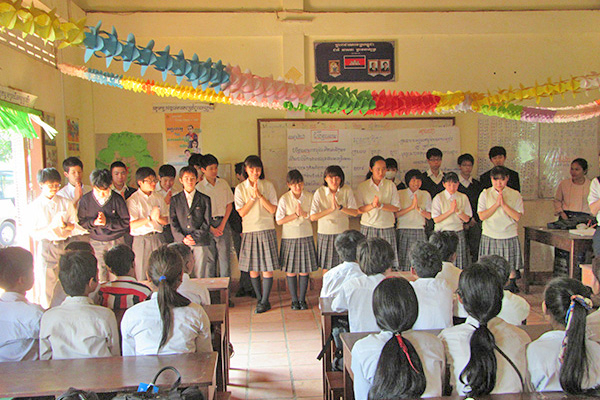 武南_アジア研修で、現地校の生徒と交流