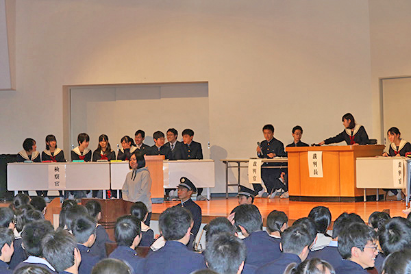 千葉日本大学第一中学校_文化祭で「模擬裁判」の審理を披露