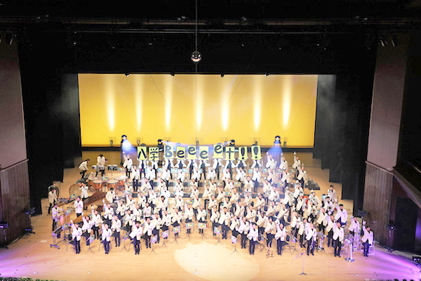 八王子学園_部活動も盛んです。写真の高校吹奏楽部は全国大会常連校。中学生も週１回は高校生に教わっています。