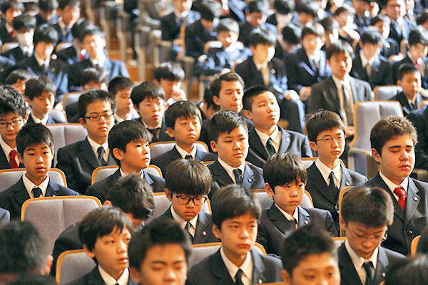 聖学院中学校_自らの生き方を考える毎朝の礼拝