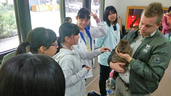 聖徳大附女子_オーストラリア修学旅行（中３）で、動物園へ！