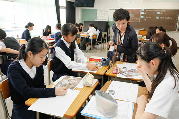 桐朋女子_「言語技術」の授業の様子