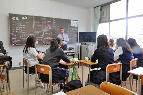 桐朋女子_外国人の先生による『DLP特講』