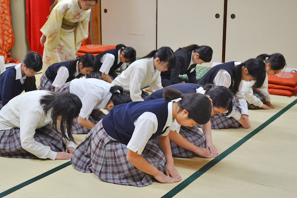 東京女子学園_礼法の授業