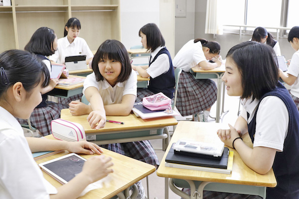 東京女子学園_ICTは様々な授業で活用