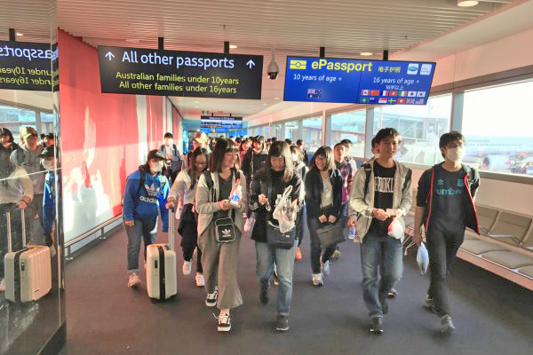 東京成徳_無事にブリスベン空港に到着!