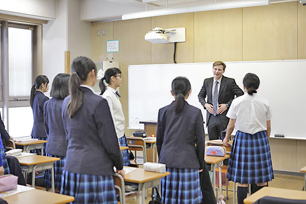 和洋九段_ネイティブ教員が学校生活に溶け込んでいます