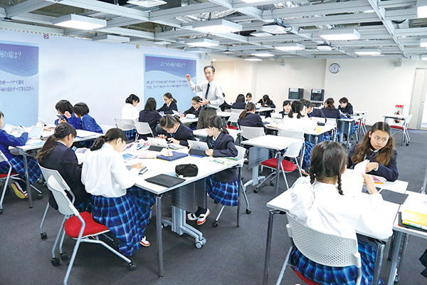 和洋九段_フューチャールームでのPBL型授業