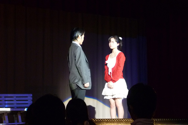 江戸川女子_年に3回の公演を行う演劇部では、女子が男役で奮闘