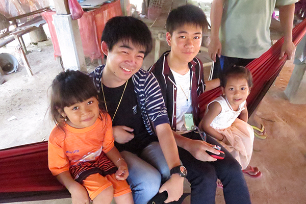 江戸川取手_カンボジアで。孤児院を訪ねて