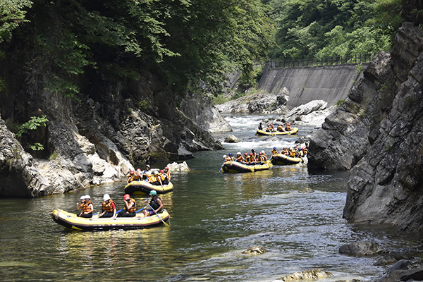 城西_サマースクールでラフティング(川下り)に挑戦