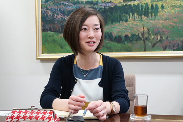 麹町学園女子_進路指導部長で数学科の花形映里先生