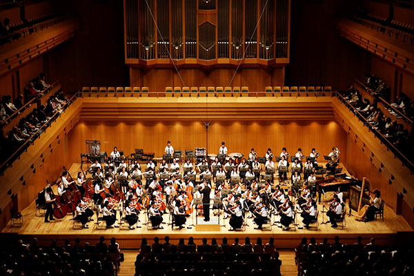 森村学園_管弦楽部の演奏会。初心者も一人残さず、全員で演奏する