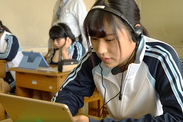 聖徳大附属女子_画面を通した1:1の留学とも言える「オンライン英会話」