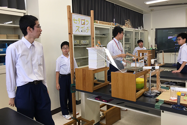 世田谷学園_物理部による「セタゴラスイッチ」がこれ!