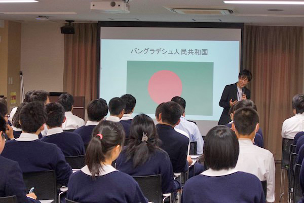 聖徳学園_1年間、担当した途上国の諸問題に取り組みます。