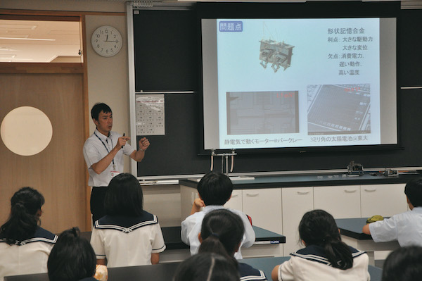 千葉日本大学第一中学校_総合学習の時間に実施される「ミライ講座」では、中１から大学の先生の話を聴くことができます。