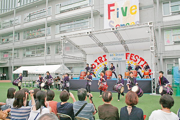 東京都市大等々力_太鼓部の演奏に大いに盛り上がる藍桐祭（文化祭）