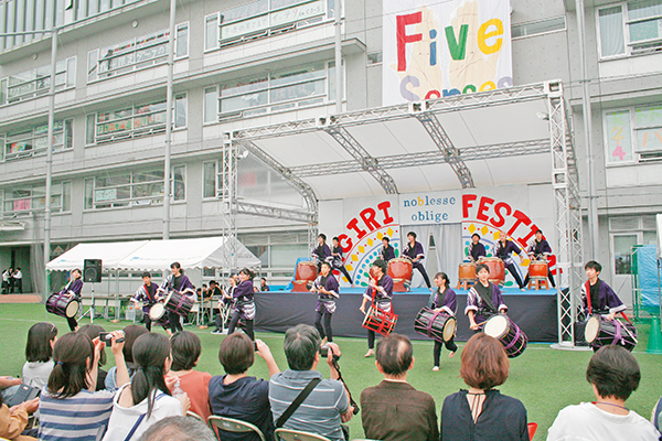 東京都市大等々力_太鼓部の演奏に大いに盛り上がる藍桐祭(文化祭)