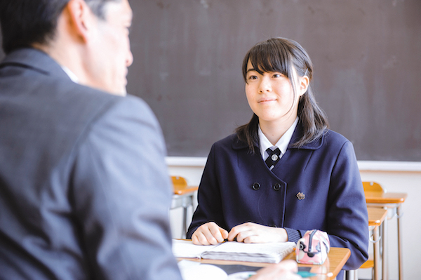 桐朋女子_先生に提出するテスト返しノートには、返却時に温かなメッセージが記されます。生徒たちに安心感を与えると同時に発奮材料になっています。