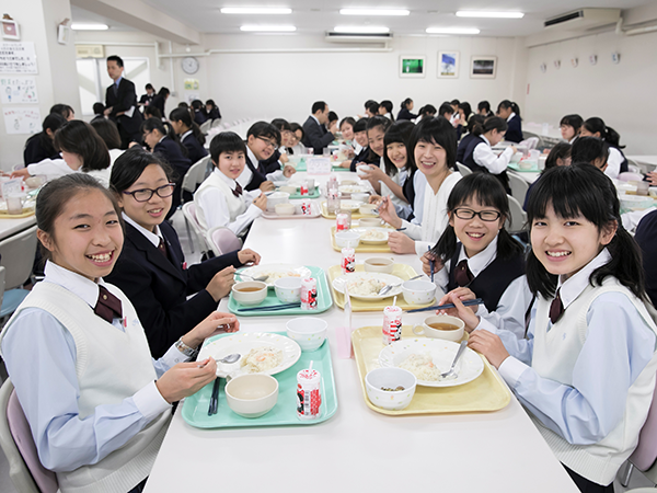 東京家政大学附属女子_いつも美味しいランチに自然と笑顔がこぼれます。