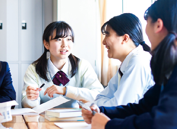 東京家政大学附属女子_自分の将来を真剣に考えるから、高いモチベーションで毎日を送ることができます。